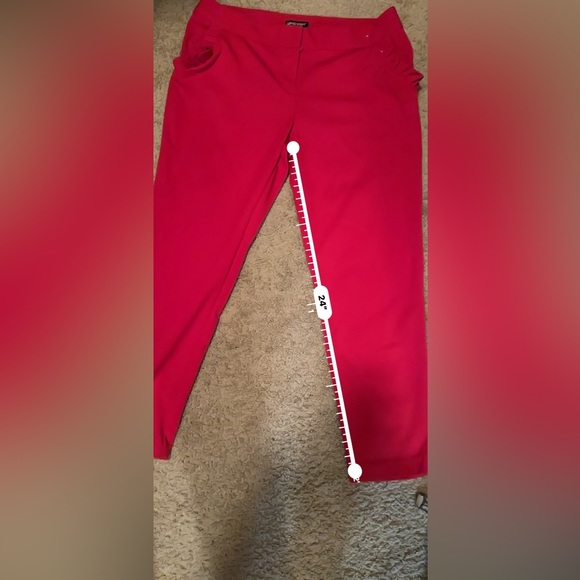 Red Cropped Pants - Picture 4 of 6